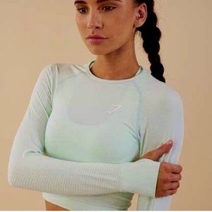 Long sleeved cropped gym shark gym top athletic wear